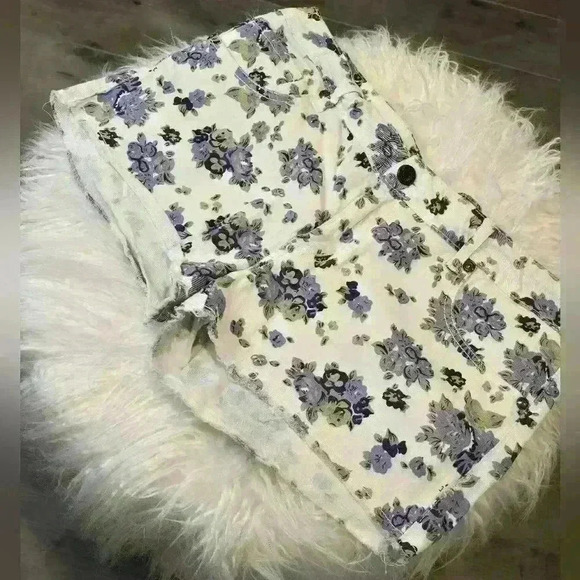 Adam Levine Floral Short - Picture 2 of 7